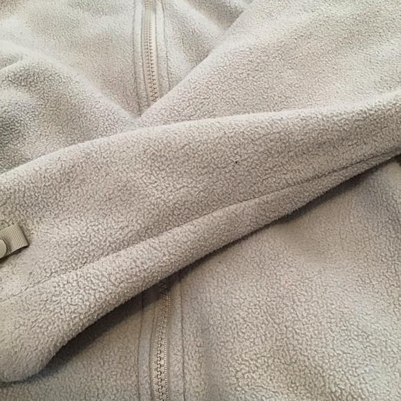 SOLD North Face Gray Fleece Zip Up Sweatshirt - Picture 4 of 8